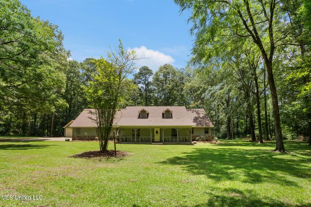 809 S Springlake Drive, Terry, MS 39170