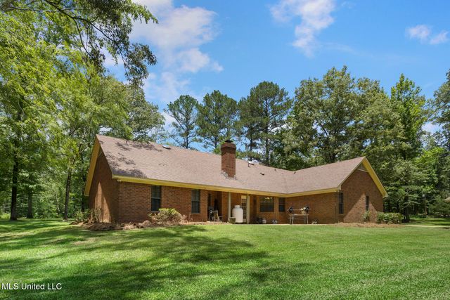 809 S Springlake Drive, Terry, MS 39170