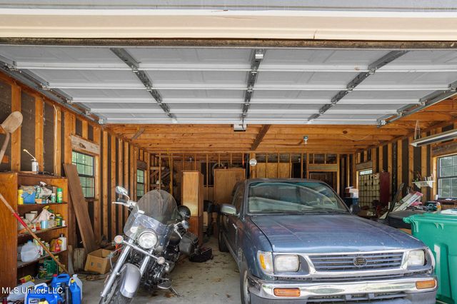 809 S Springlake Drive, Terry, MS 39170