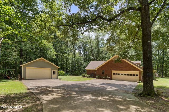 809 S Springlake Drive, Terry, MS 39170