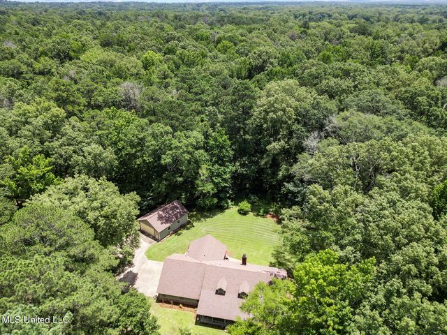 809 S Springlake Drive, Terry, MS 39170