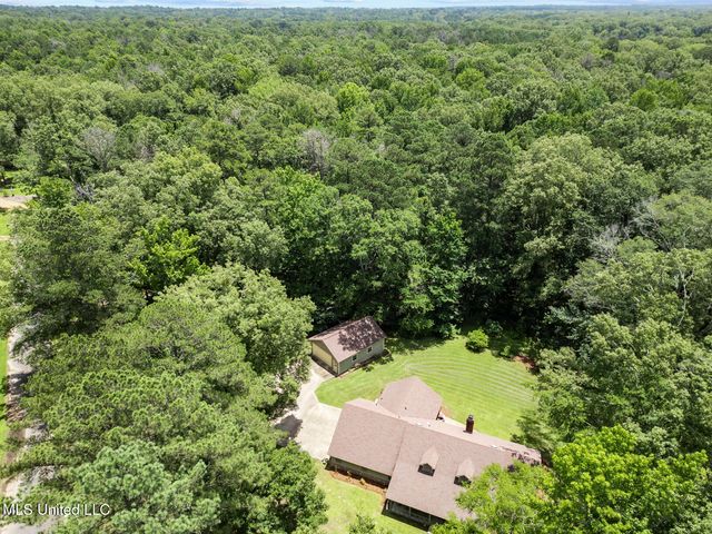 809 S Springlake Drive, Terry, MS 39170