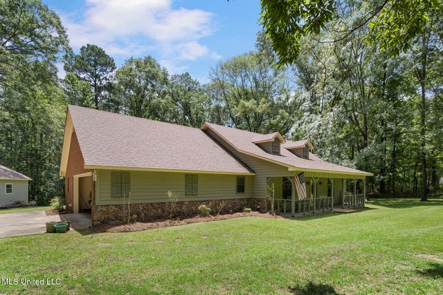 809 S Springlake Drive, Terry, MS 39170