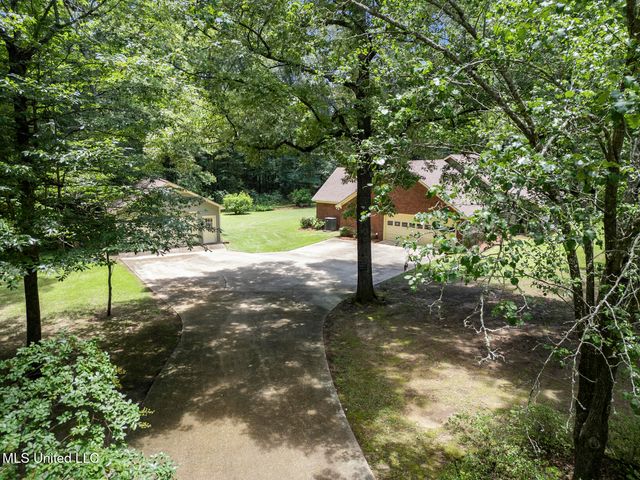 809 S Springlake Drive, Terry, MS 39170