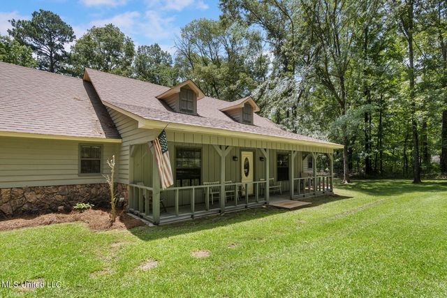 809 S Springlake Drive, Terry, MS 39170