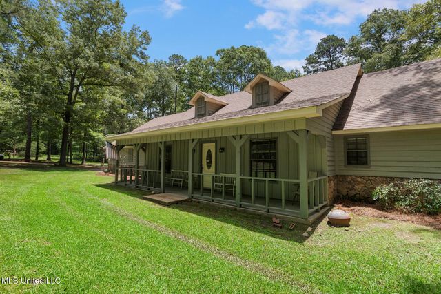 809 S Springlake Drive, Terry, MS 39170