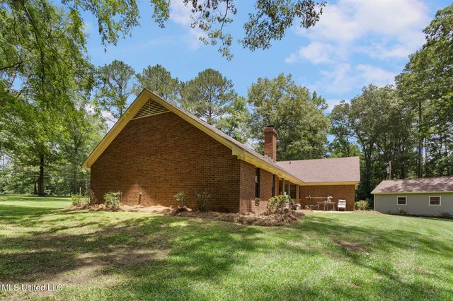 809 S Springlake Drive, Terry, MS 39170