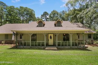 809 S Springlake Drive, Terry, MS 39170