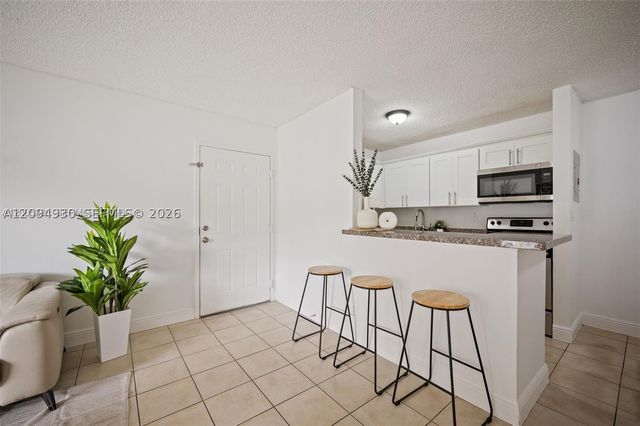 7195 NW 179th St 106, Hialeah, FL 33015