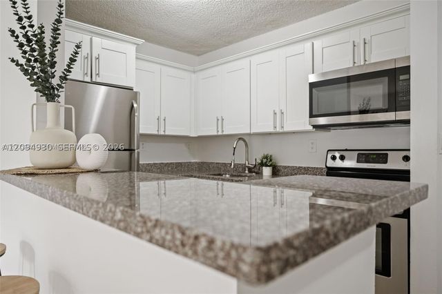 7195 NW 179th St 106, Hialeah, FL 33015