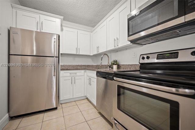 7195 NW 179th St 106, Hialeah, FL 33015