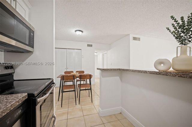 7195 NW 179th St 106, Hialeah, FL 33015