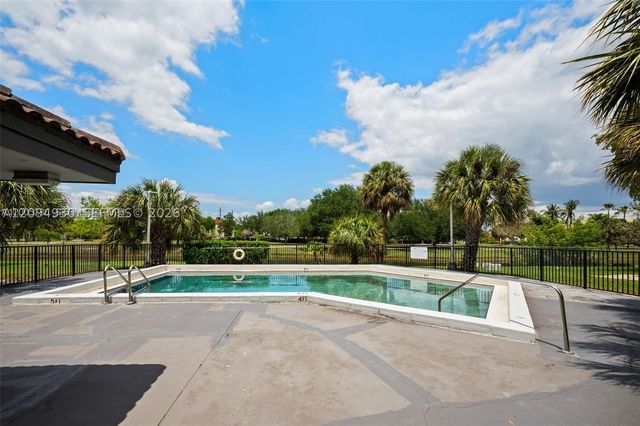 7195 NW 179th St 106, Hialeah, FL 33015