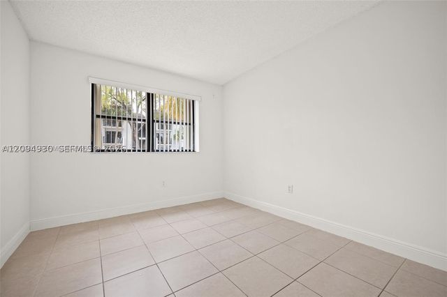 7195 NW 179th St 106, Hialeah, FL 33015