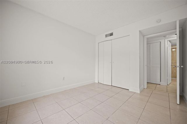 7195 NW 179th St 106, Hialeah, FL 33015
