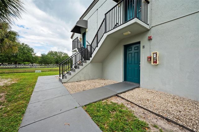 7195 NW 179th St 106, Hialeah, FL 33015
