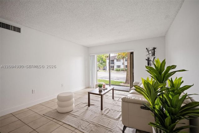 7195 NW 179th St 106, Hialeah, FL 33015