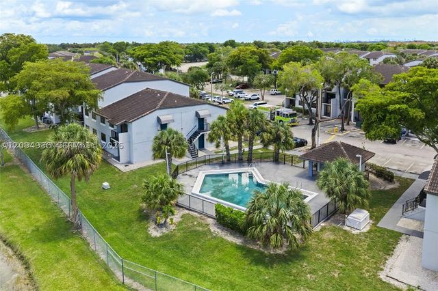 7195 NW 179th St 106, Hialeah, FL 33015