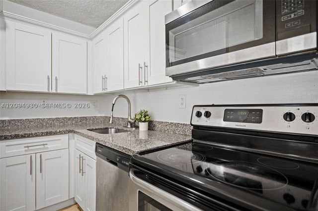 7195 NW 179th St 106, Hialeah, FL 33015
