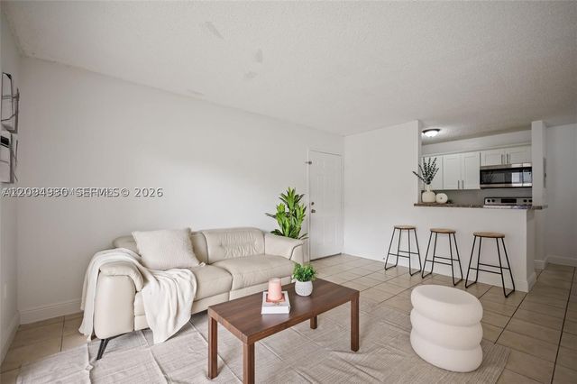 7195 NW 179th St 106, Hialeah, FL 33015