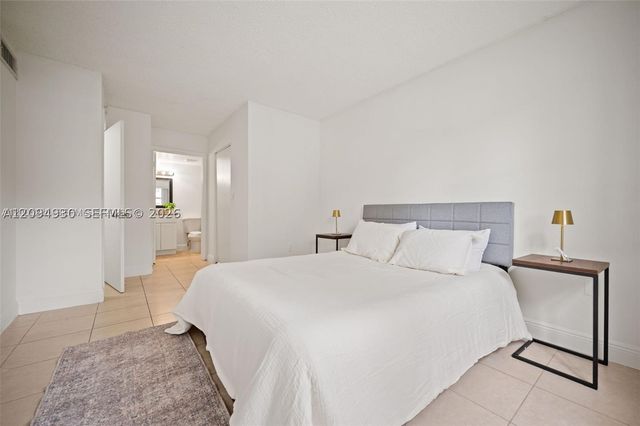 7195 NW 179th St 106, Hialeah, FL 33015