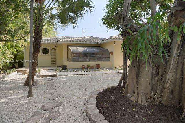 1845 Daytonia Rd, Miami Beach, FL 33141