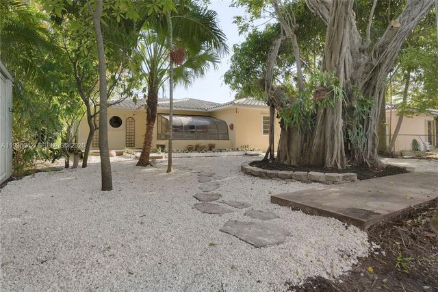 1845 Daytonia Rd, Miami Beach, FL 33141