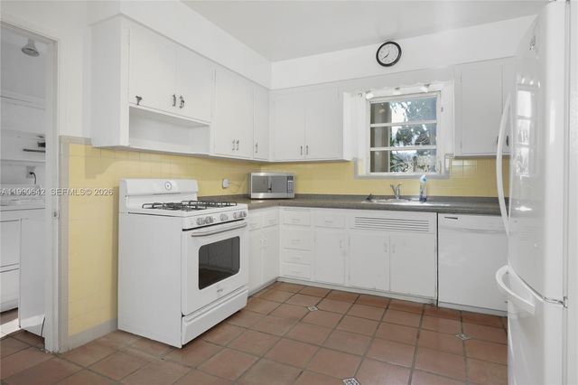 1845 Daytonia Rd, Miami Beach, FL 33141