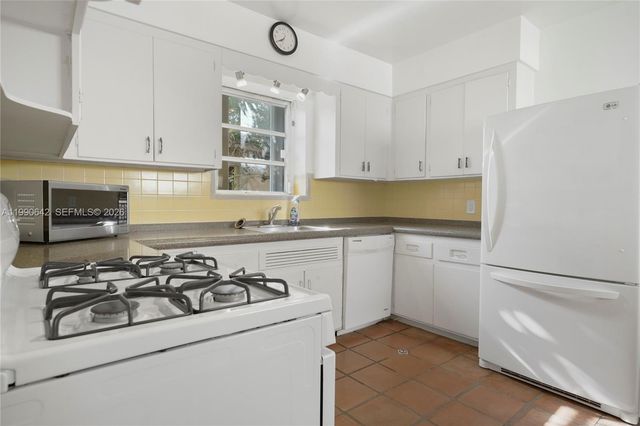 1845 Daytonia Rd, Miami Beach, FL 33141