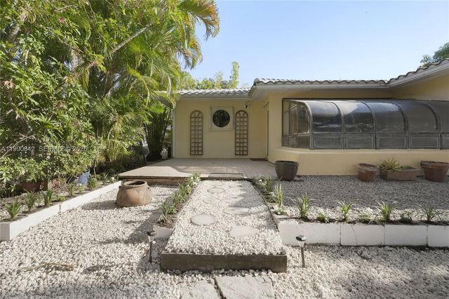 1845 Daytonia Rd, Miami Beach, FL 33141