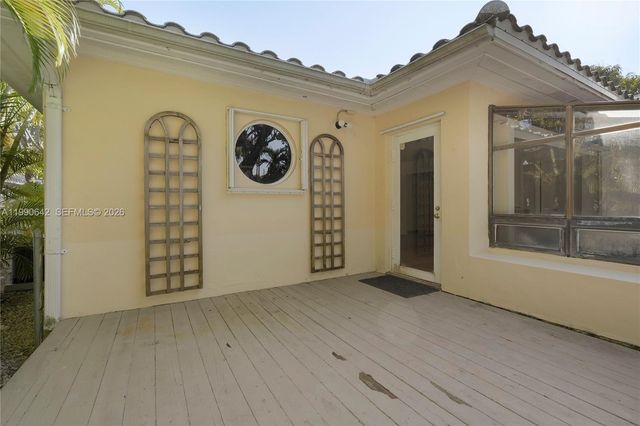 1845 Daytonia Rd, Miami Beach, FL 33141