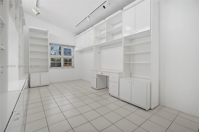 1845 Daytonia Rd, Miami Beach, FL 33141