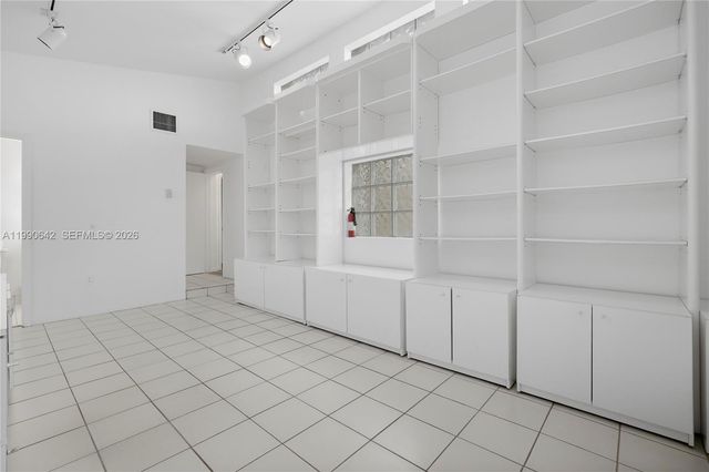 1845 Daytonia Rd, Miami Beach, FL 33141