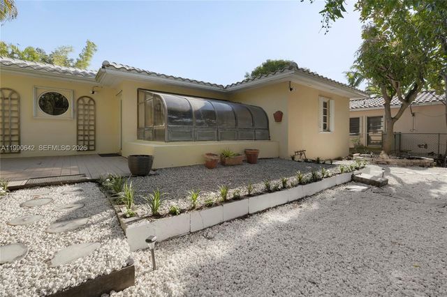 1845 Daytonia Rd, Miami Beach, FL 33141