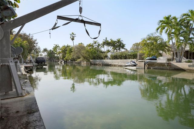 1845 Daytonia Rd, Miami Beach, FL 33141