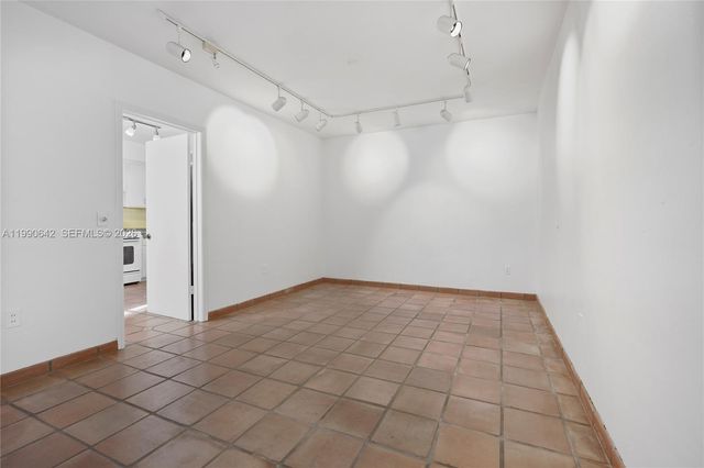 1845 Daytonia Rd, Miami Beach, FL 33141