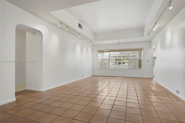 1845 Daytonia Rd, Miami Beach, FL 33141