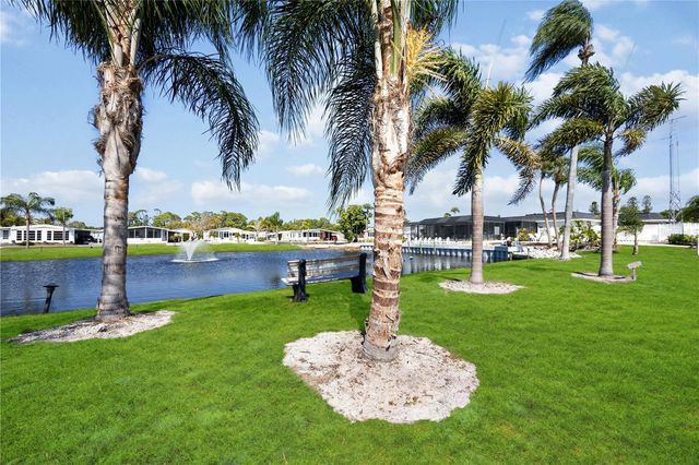 2 S BOTANY BAY CIRCLE, Englewood, FL 34223