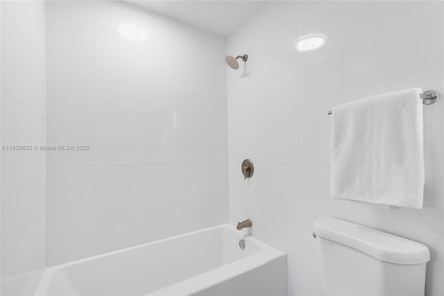 9915 SW 212th St, Cutler Bay, FL 33189