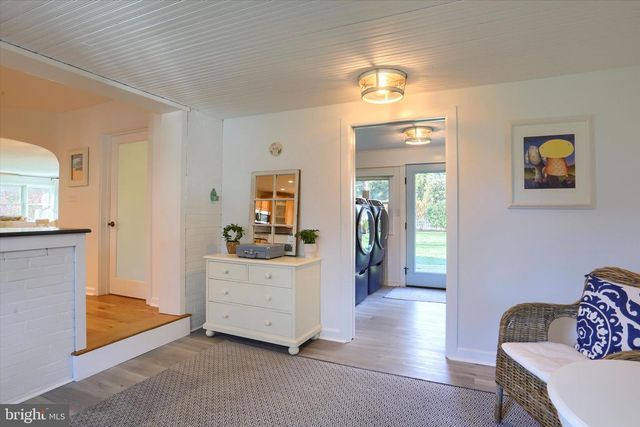 155 OAK LN, Hershey, PA 17033