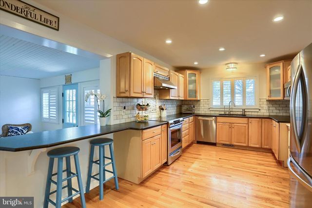 155 OAK LN, Hershey, PA 17033