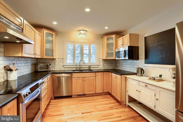 155 OAK LN, Hershey, PA 17033