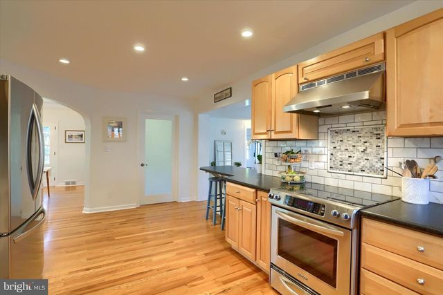 155 OAK LN, Hershey, PA 17033