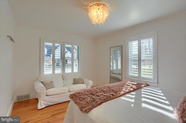 155 OAK LN, Hershey, PA 17033