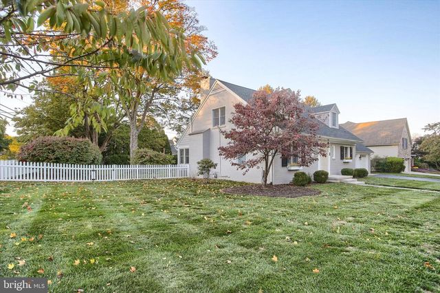 155 OAK LN, Hershey, PA 17033