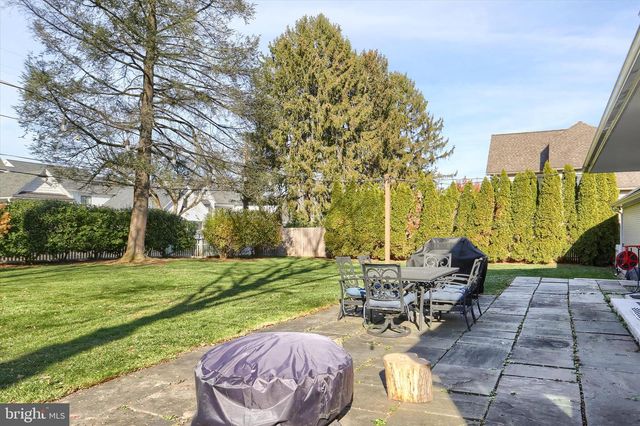 155 OAK LN, Hershey, PA 17033