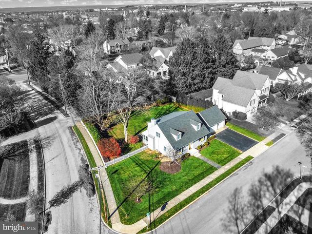 155 OAK LN, Hershey, PA 17033