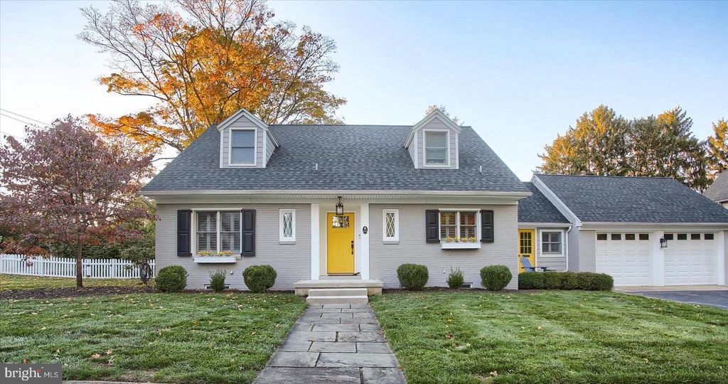 155 OAK LN, Hershey, PA 17033