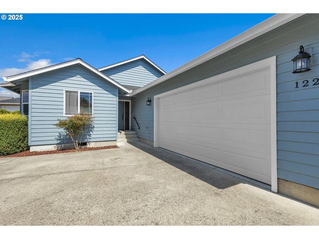122 LILLY Ct, Sutherlin, OR 97479