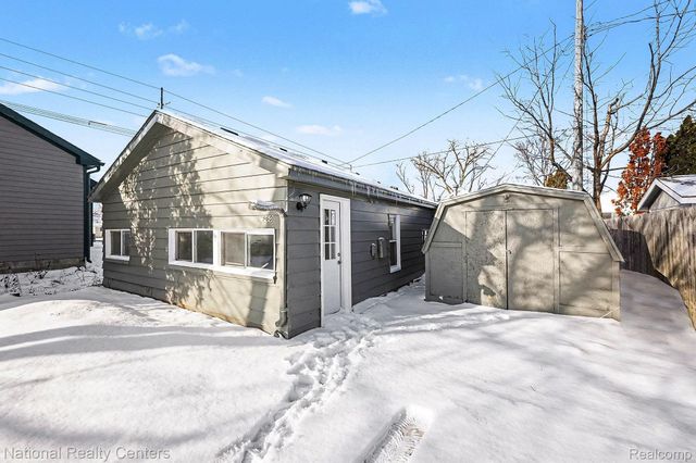 2960 Glenbroke Street, Keego Harbor, MI 48320